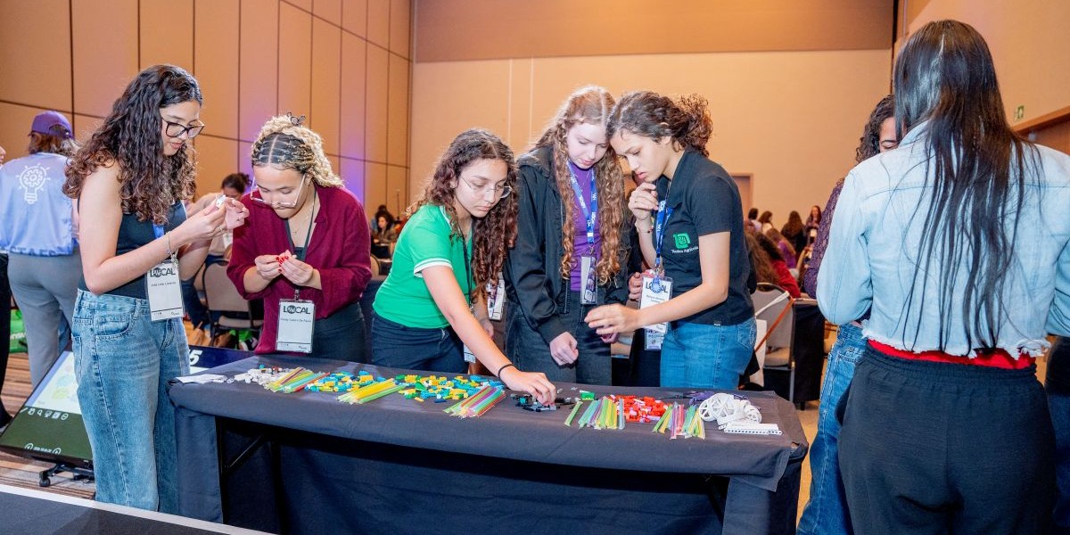 SWENext Experience Connects Students and STEM at WE Local Campinas 2026